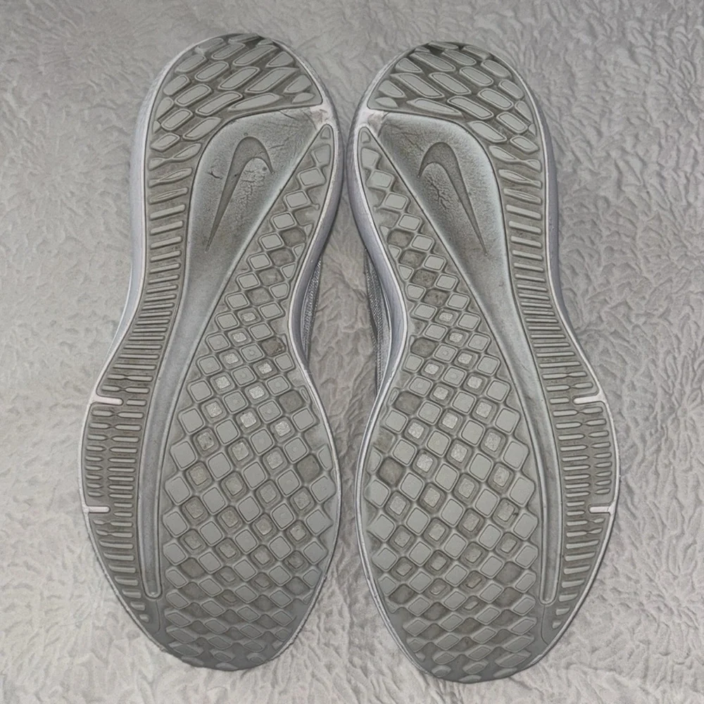 Nike Air Winflo 9 Low Top Athletic Running Sneakers - Picture 8 of 14